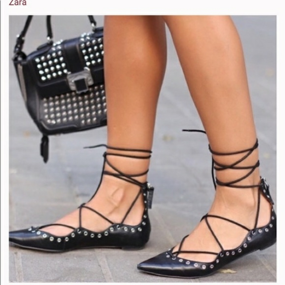Zara Pointed toe Laced up Flats in Black leather
